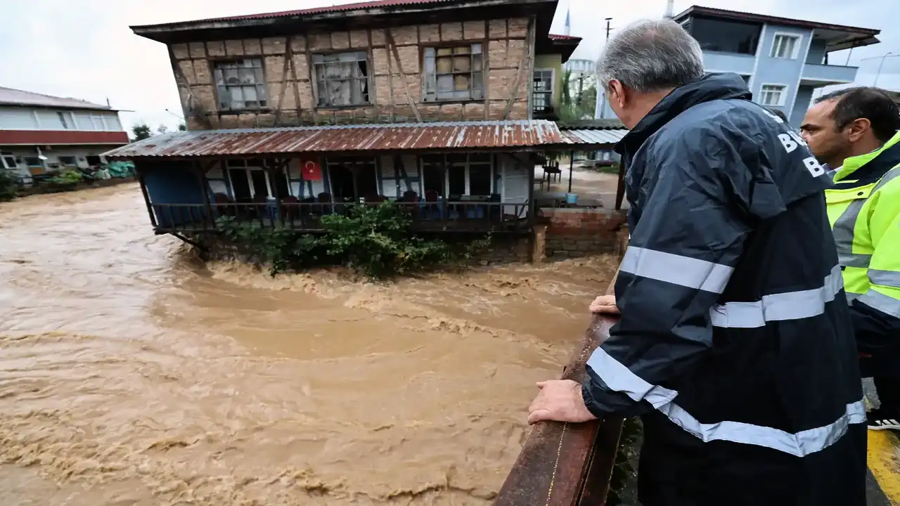 Karasu'da sel taşkını sonrası çalışmalar incelendi
