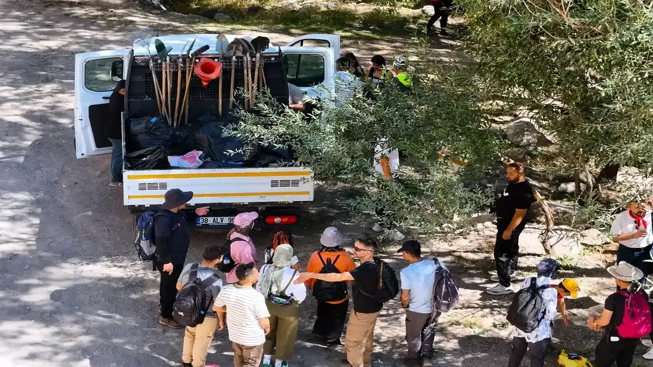 Kayseri Kırlangıç Vadisi'nde yeşil plogging seferberliği