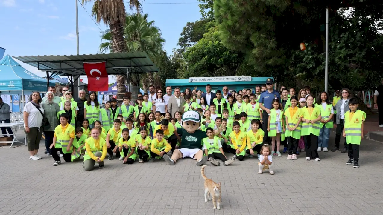 Körfez'de gönüllüler 1 ton atık topladı