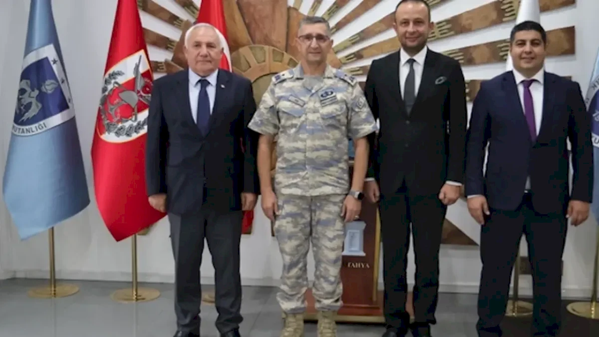 Kütahya Belediye başkanlarından Tuğgeneral Baş'a ziyaret
