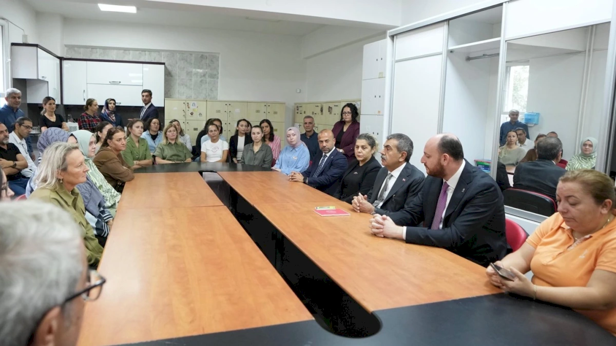 Milli Eğitim Bakanı Tekin Yalova'da Okul Ziyareti Gerçekleştirdi