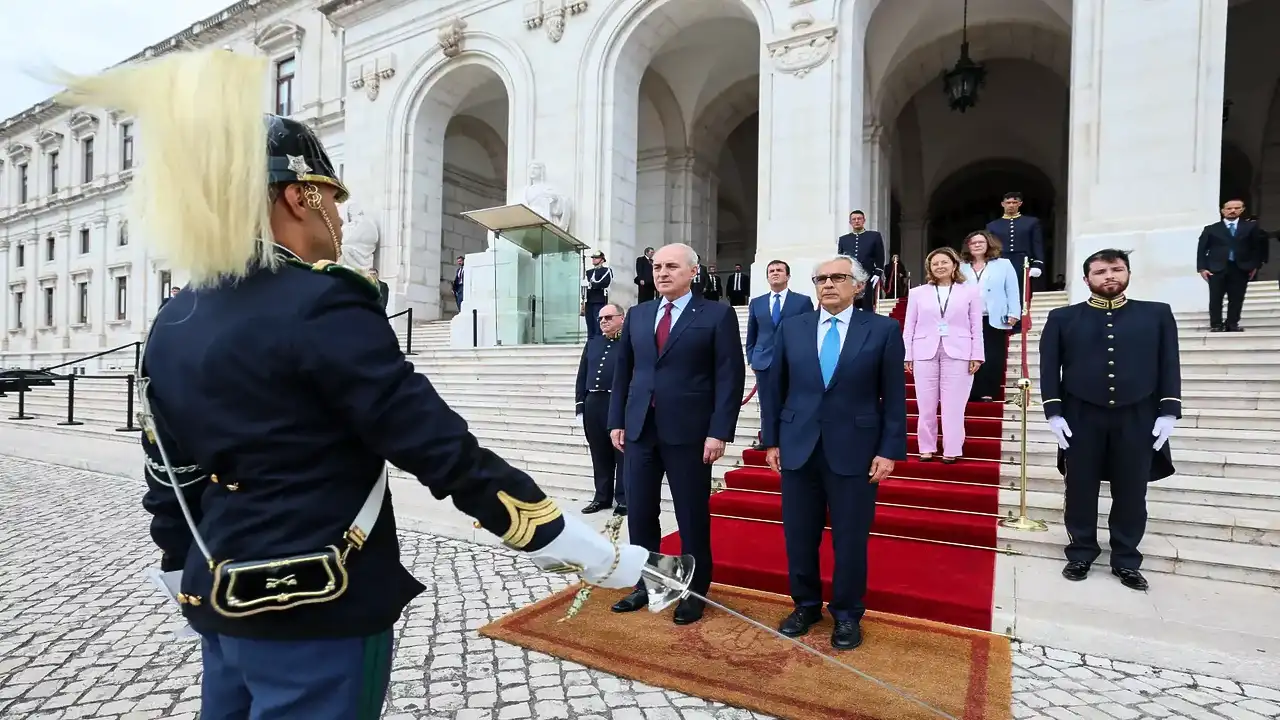 Numan Kurtulmuş Lizbon'da resmi törenle karşılandı