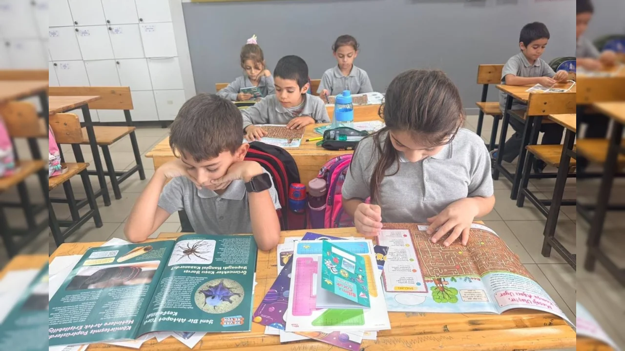 Sakarya'da kırsal mahallelerde bilim dergisi dağıtımı