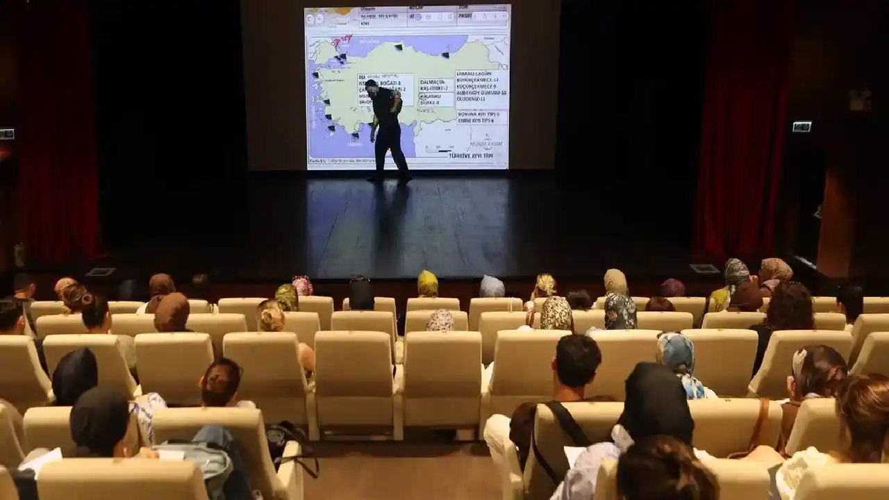 Sakarya'da KPSS adayları Büyükşehir'le bilgileri tazeledi