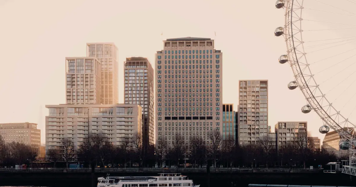 South Bank’ın nehir kıyısı yaşamını tamamlayan modern bir başyapıt: SEVEN