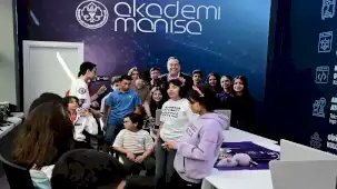 Akademi Manisa'da gençlere robotik ve mühendislik deneyimi