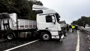 Akçakoca'da tırın kontrolden çıkması sonucu kaza gerçekleşti