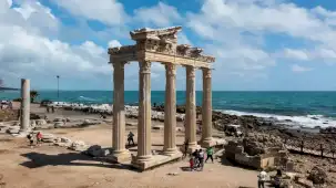 Bakan Ersoy: Turizmi dört mevsime yayıyoruz