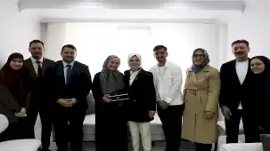Bakan Göktaş, yeni evli çifti ziyaret etti