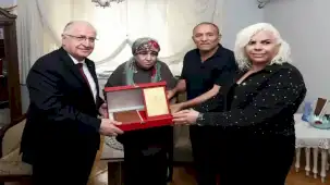Bakan Güler İstanbul'da şehit ailesini ziyaret etti