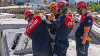 İzmir İtfaiyesi ağır arama kurtarmada güçleniyor