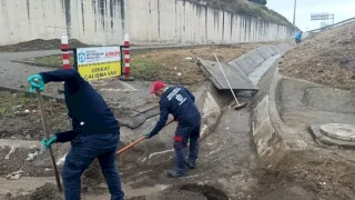 Kocaeli’de yağışa karşı mazgallar ve kanallar hızlı temizleniyor