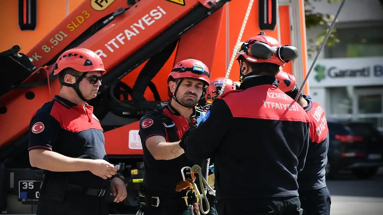 İzmir itfaiyesi acil durum tatbikatı gerçekleştirdi