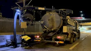 Antalya'da yağmur suyu hatları için temizlik çalışmaları sürüyor