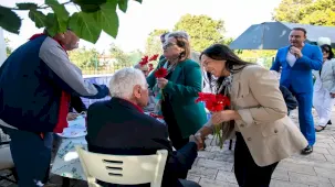 Güzelbahçe'de huzurevi ziyaretleri